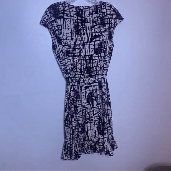 GLAMOUR Aline Black And White Abstract Print Knee Length Tie Waist Dress - Picture 7 of 9